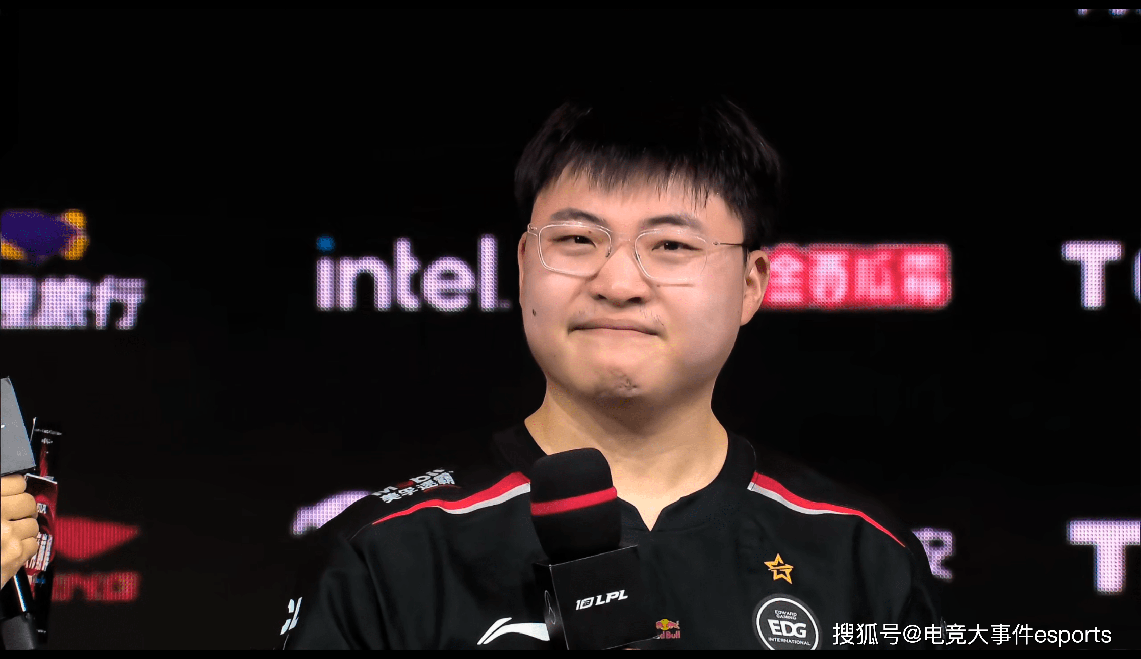 包含社区盾转会期走向成谜,休斯敦火箭战术微调,赛场秩序良好,训练强度明显提升的词条 包含社区盾转会期走向成谜,休斯敦火箭战术微调,赛场秩序良好,训练强度明显提升的词条